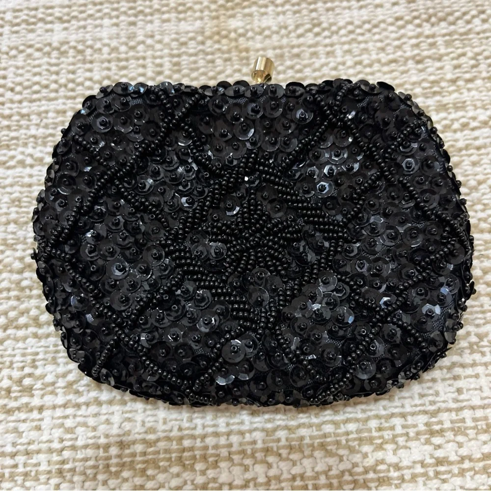 Vintage Handmade Hong Kong Small Kiss Lock Beaded Black Sequin‎ Coin Purse 5”